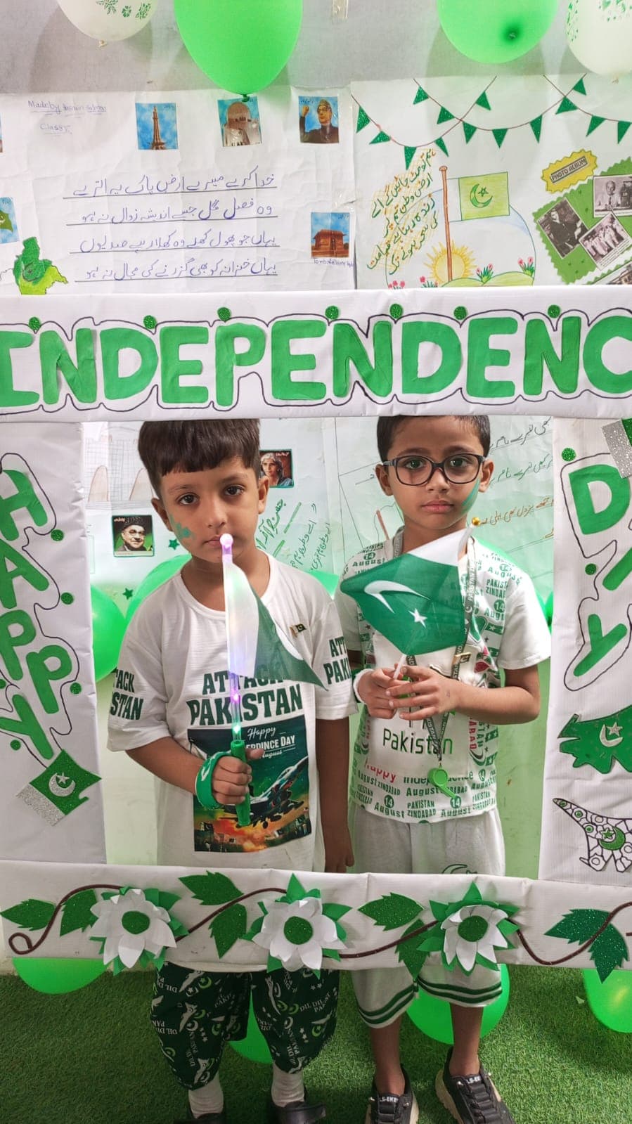 Students celebrating Pakistan's Independence Day